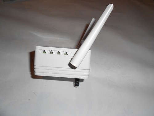 NETGEAR EX2700 300 Mbps WiFi Range Extender - EX2700-100PAS - Picture 7 of 8