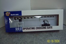 Walthers / Cornerstone O-scale operating crossing gates.