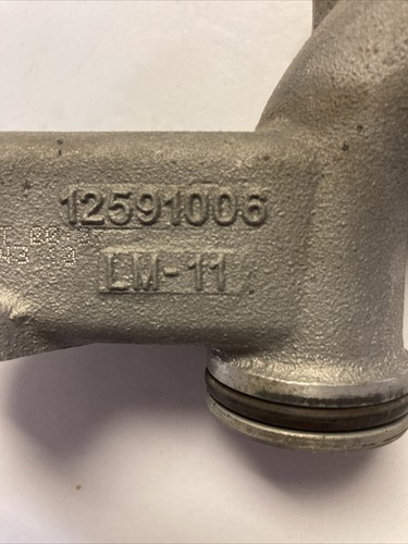 12591006 3.6L 2007-2017 GMC Acadia WATER OUTLET PIPE - Picture 2 of 4