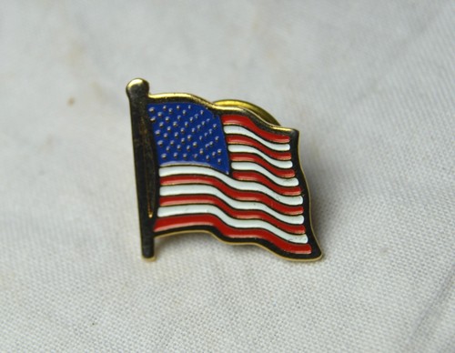 Vintage Lot (6) American flag lapel pin Patriotic Jeweled Bicentennial Old - Picture 11 of 15