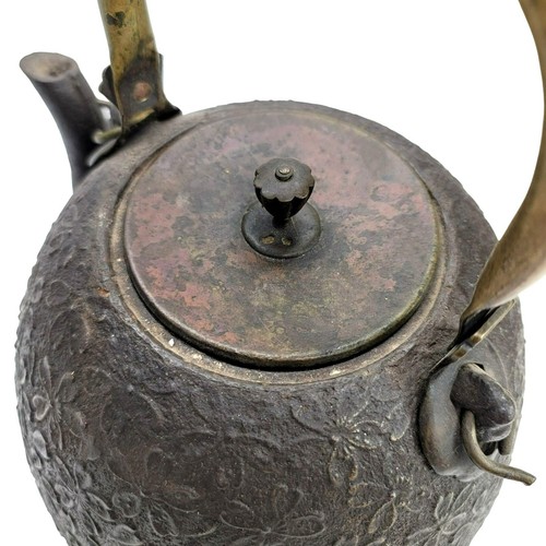 Japanese Cast Iron Teapot Antique Tetsubin Floral Brass Handle CT404 - Picture 6 of 9