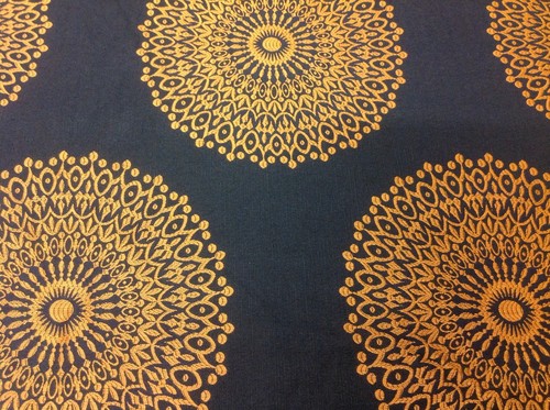 Robert Allen Marine Medaillon Sun Suzani Polsterstoff - Sol/Preußen 9,25 Yard - Bild 1 von 3