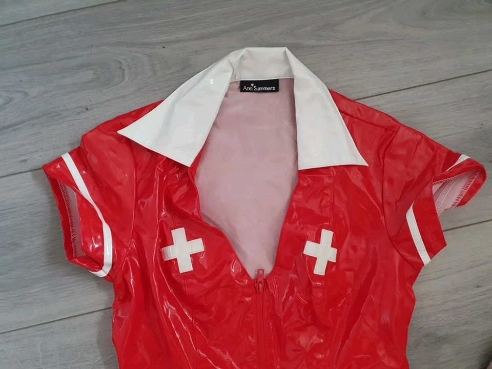 Nuevo sin etiquetas Vestido y Sombrero de Enfermera Travieso PVC Rojo Ann Summers De Colección Talla 10-12  Foto 2 de 4