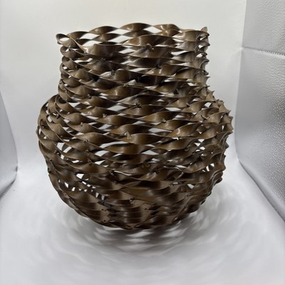 Deco 79 Modern Style Large Round Twisted Metal Candle Holder 10Hx9D