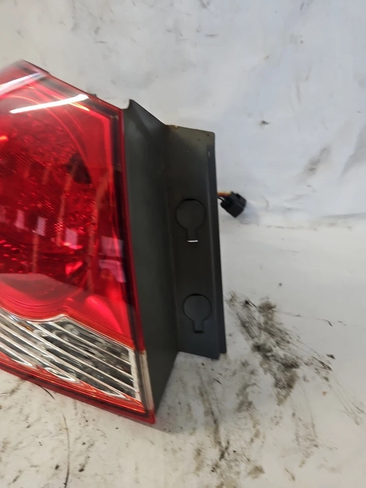 Lanterna traseira lateral esquerda Chevrolet Cruze 2011-2014 fabricante de equipamento original quarto - Imagem 3 de 4