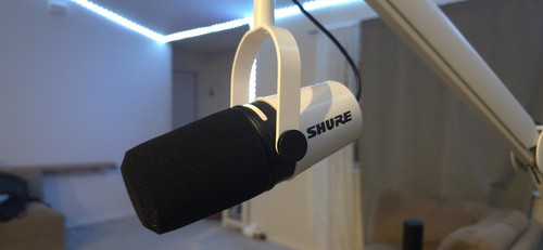 Shure MV7+ Dynamic Microphone for Podcasts with IXTECH Premium Boom Arm - Picture 4 of 4