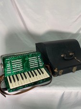 2745 YAMAHA Accordion 25 keys 12 bass