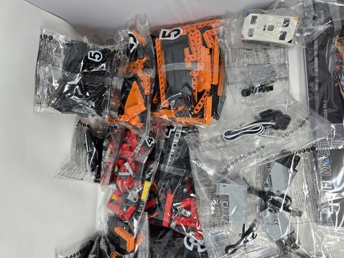 CaDA C61502W Mazda RX-7 1: 8 Building Technic Set - Picture 10 of 16