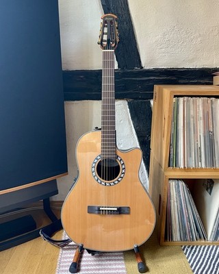 Ovation E-Akustik Klassikgitarre Pro Series Classic Nylon Legend Mid-depth