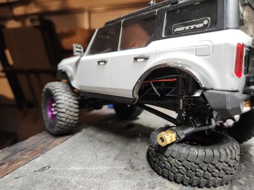 Axial SCX24 Bronco RTR 4wd 1/24 Rock Crawler - Picture 8 of 9