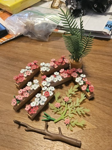 Konvolut 6 Playmobil Puppenhaus Garten weißes Fenster Blumenkästen rosa weiße Blumen