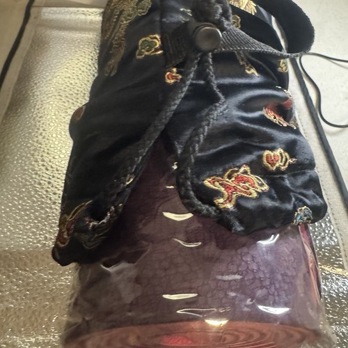 Bolso portador de esterilla de yoga Wai Lana solo con correa - negro con brocado ornamentado - Imagen 7 de 8