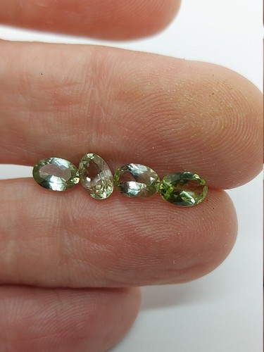 4 lime green Tourmaline gemstones - faceted natural Tourmaline 3.10 CTS - Picture 7 of 10