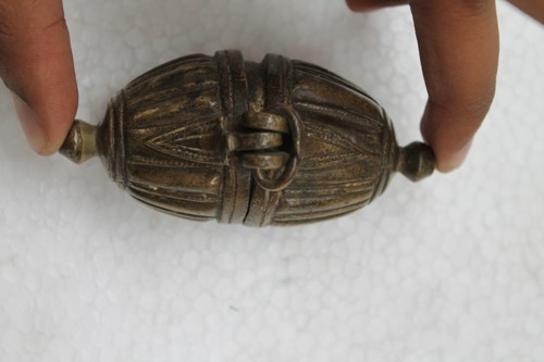 Antique Original Hand Crafted Engraved Brass Tobacco Lime Paste Chuna Box NH3923 - Picture 4 of 10