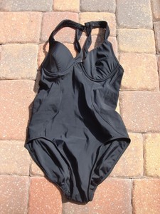 034-NEWPORT-NEWS-034-Black-Padded-Bra-One-Piece-Halter-Top-Swimsuit-size-10-Cute