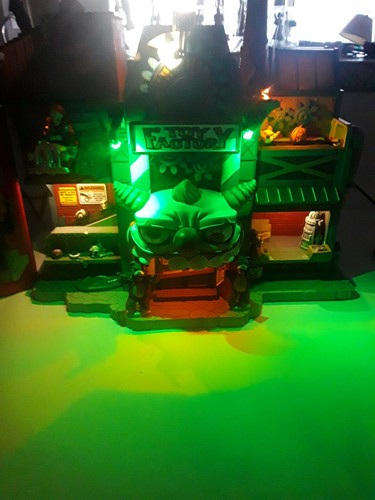 Lemax Spooky Town Horrible Henrey's Toy Factory Michaels Exclusive - Bild 4 von 4