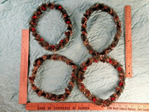 Christmas Wreaths 4 Vintage, Vintage Inspired Approximately 7" - Picture 2 of 12