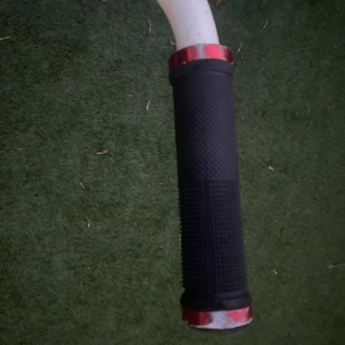 white scooter with grip tape and good grips - Picture 7 of 10