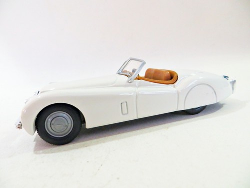 HACHETTE CENTURY OF CARS 8 'JAGUAR XK120' WHITE. CORGI. 1:43 MIB/BOXED - Picture 2 of 9