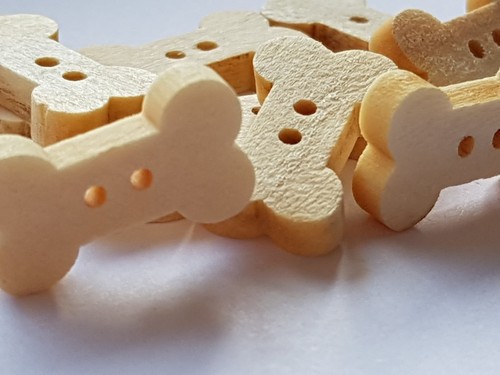 WOODEN DOG BONE CRAFT BUTTONS/EMBELLISHMENTS Dark or Light Wood - 18mm-Cards UK - Picture 3 of 12