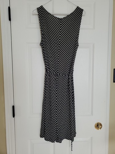 🌹Merona Women's Sleeveless maxi Dress V Neck Black Striped Jersey Knit Size M🌹 - Picture 2 of 4