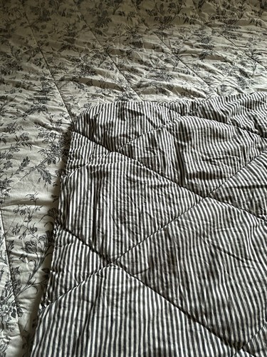 IKEA KIRSKAL Comforter White Black Floral Ticking Stripe Reversible KING 104x92 - Picture 7 of 9