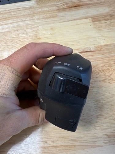 2012 Aprilia Tuono V4R left hand switch gear clutch side - Picture 4 of 7