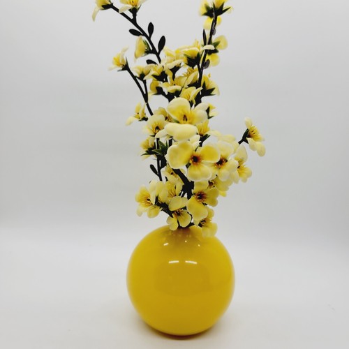 Jarrón Lucite Acrílico De Colección con Ramo de Flores Amarillas Artificiales Mediados de Siglo Moderno - Imagen 2 de 13