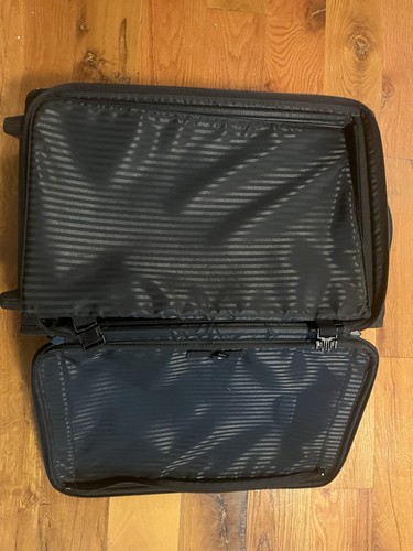 TUMI Stylish 2279D3 Frequent Traveler 22" Upright Black Carry-On Suitcase - Picture 4 of 8
