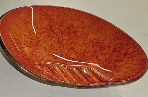 1963 Treasure Craft posacenere blaze arancione smalto maculato forma rene MCM usato in ottime condizioni vintage - Foto 5 di 18
