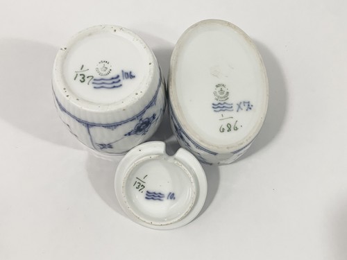 Royal Copenhagen blu scanalato mezzo pizzo tinta unita 137 barattolo senape e 686 difetto crema - Foto 11 di 12