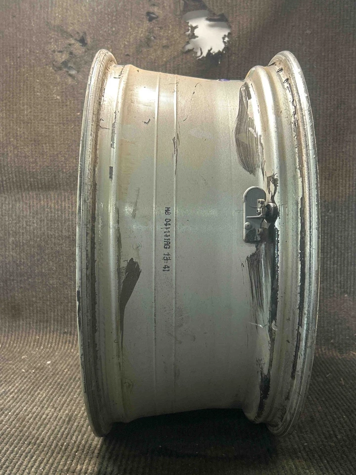 Fits 2012-2015 Buick Verano 18x8in Wheel/Rim OEM:22758351 - Image 4 of 4