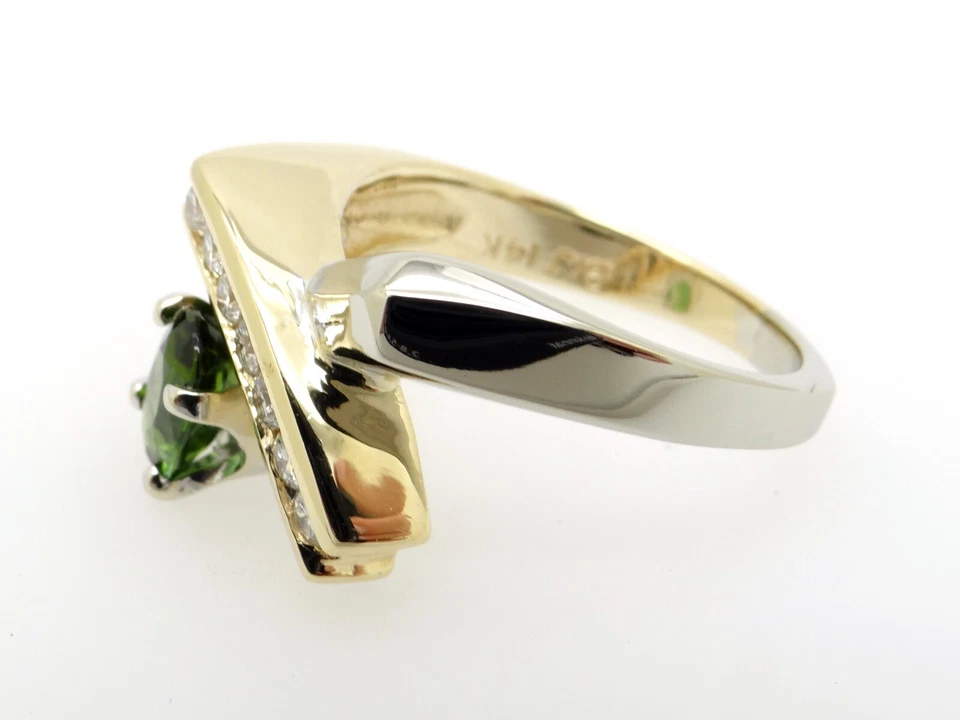 Anillo banda redonda de diamantes de turmalina verde corte ovalado de 0,88 quilates de oro de 14 k talla 6 Foto 3 de 4