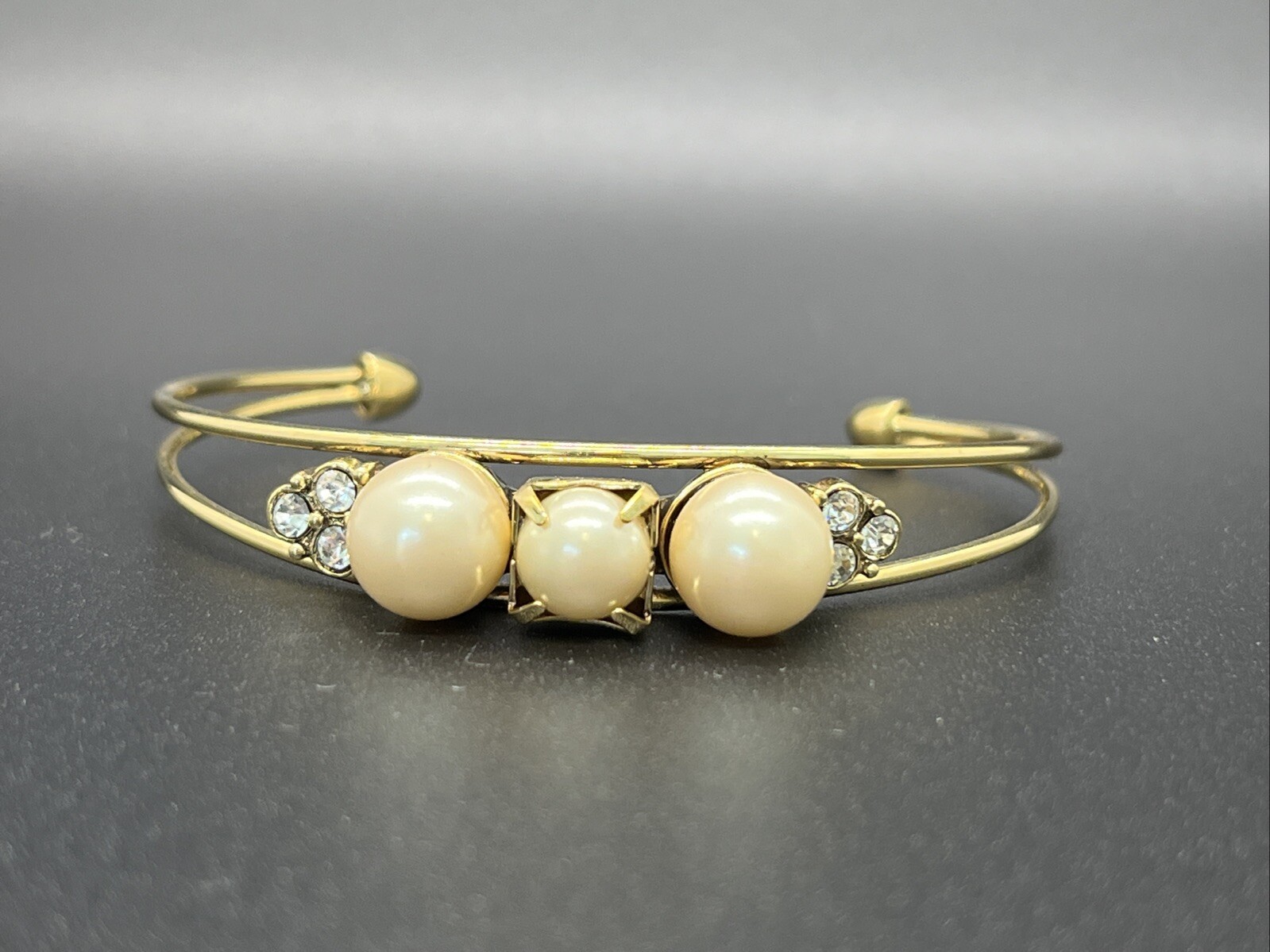 Monet Signed Pearl & Crystal Vintage Gold Bracelet - image 2