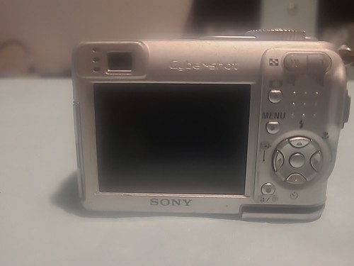 Sony Cybershot DSCW1 5.1 Mega Pixel3x Optical ZoomLensDigital Camera Please Read - Picture 4 of 13