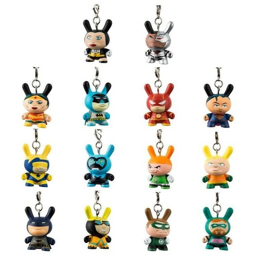 Kidrobot "Batman" 3/24 DC Comic Justice League 1.5" Vinyl Keychain - Picture 6 of 10