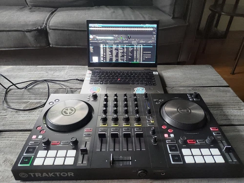 Native Instruments Traktor Kontrol S3 4-Channel DJ Controller