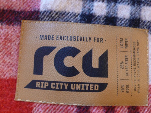 Throw Blanket Rip City Portland Trailblazers Stadium Throw 75% Wool   54" X 60" - Picture 2 of 5