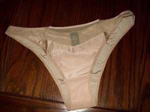 NWOT VICTORIA/'S SECRET IVORY STRAPPY CRISS CROSS RING MESH SMOOTH CHEEKY PANTIES