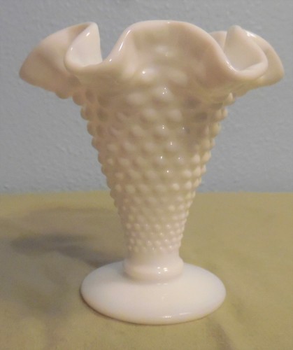 Fenton White Milk Glass Hobnail Trumpet Vase w Ruffle Scalloped Edge 4" Tall - Picture 1 of 5