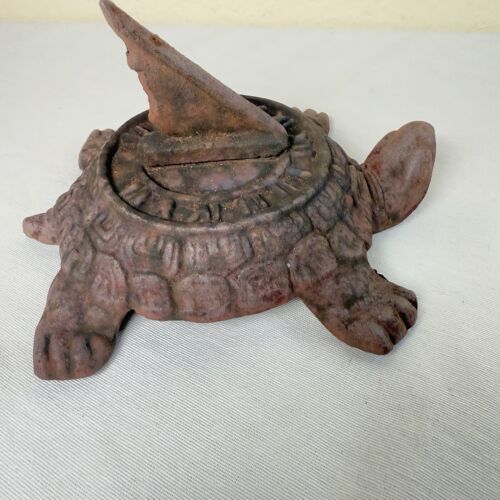 Antigua figura de jardín de tortugas reloj de sol tope de puerta con reloj de sol en la parte posterior - Imagen 2 de 13