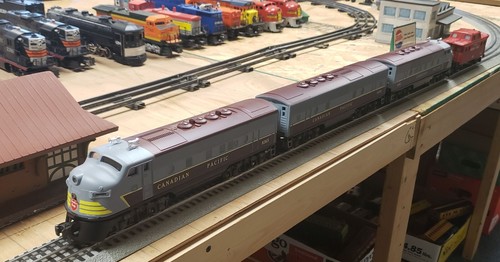 Lionel Canadian Pacific F-3 ABA Diesels 6-8365 & 6-8366 & 6-8469 Caboose VIDEO - Picture 24 of 24