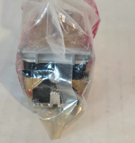 HOT WHEELS. COM VW BUS 1995 VOLKSWAGEN DRAG BUS GOLD IN BAG FREE SHIPPING LOT ii - Picture 5 of 6