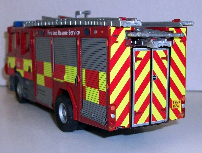 Fire Brigade Models 1/50 Scale - FBM1 Scania Bedfordshire Fire & Rescue Service - Image 4 of 4
