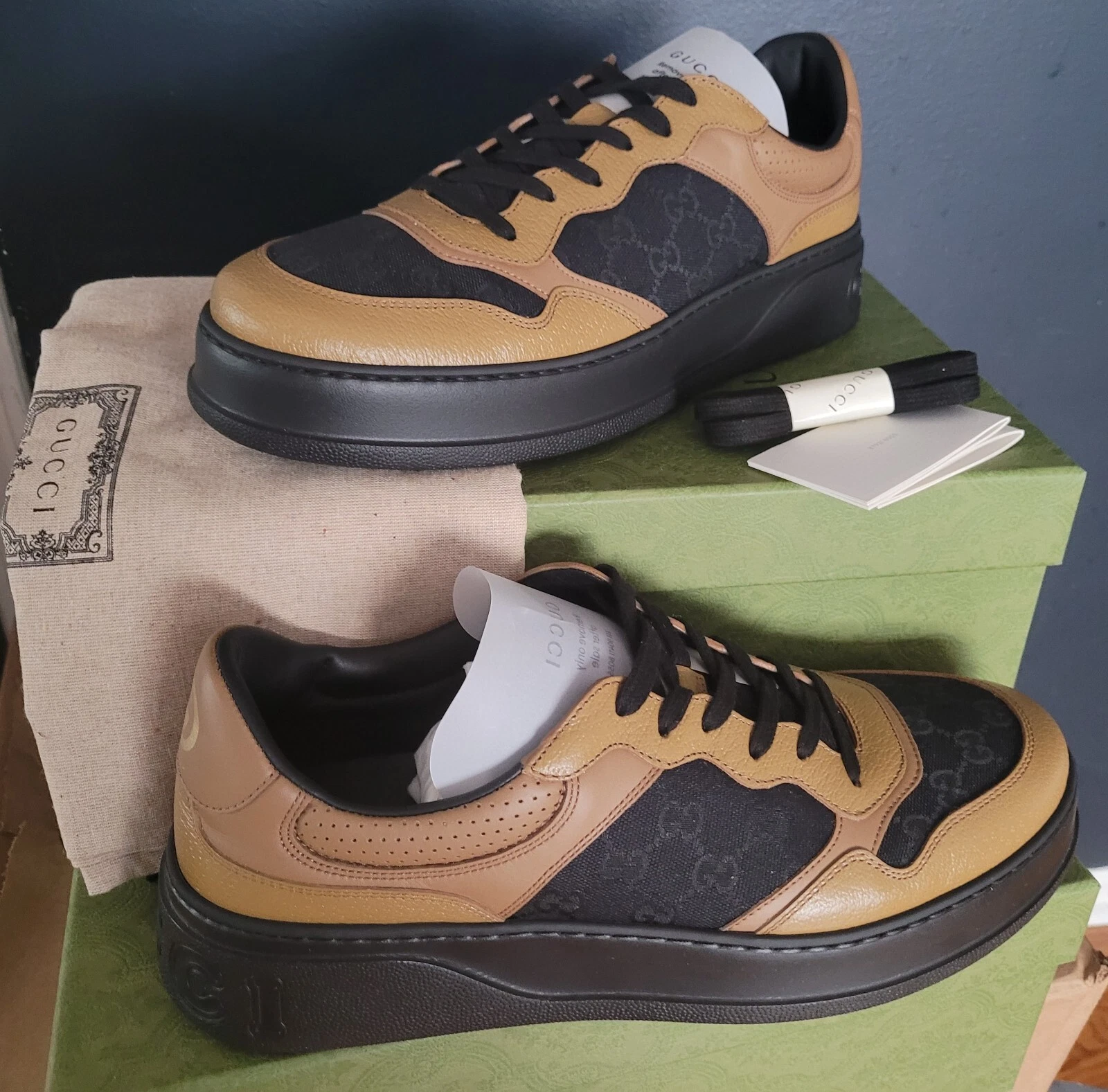 NEUF BASKETS AUTHENTIQUES GUCCI GG EN RELIEF HOMME 