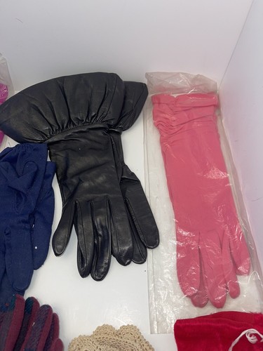 29 Pairs Vintage Gloves/Mittens 1920’s-1980’s New Used Carlos Falchi Helanca ECT - Picture 4 of 10