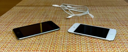 Apple Ipod Touch 8GB + 32GB (Working - Low Batteries) - Picture 7 of 10