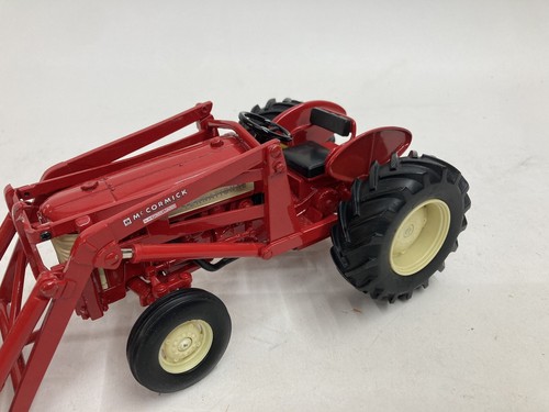 Ertl Case International 350U Tractor w/ Loader & Manure Tines 1/16 Die Cast - Picture 3 of 12