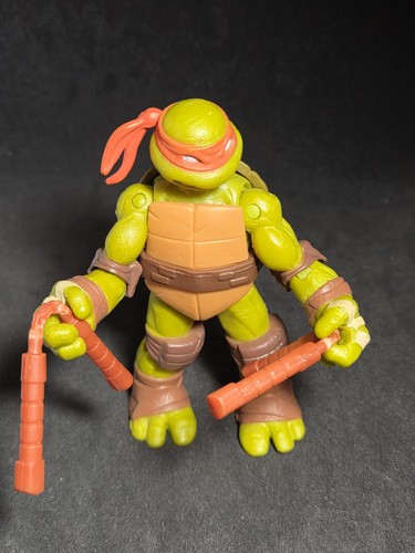 2012 Viacom Micaelangelo Figur mit Nunchucks - Bild 1 von 3