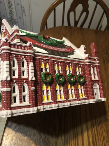 Dept 56 Snow Village Ryman Auditorium Grand Ole Opry - Picture 9 of 10